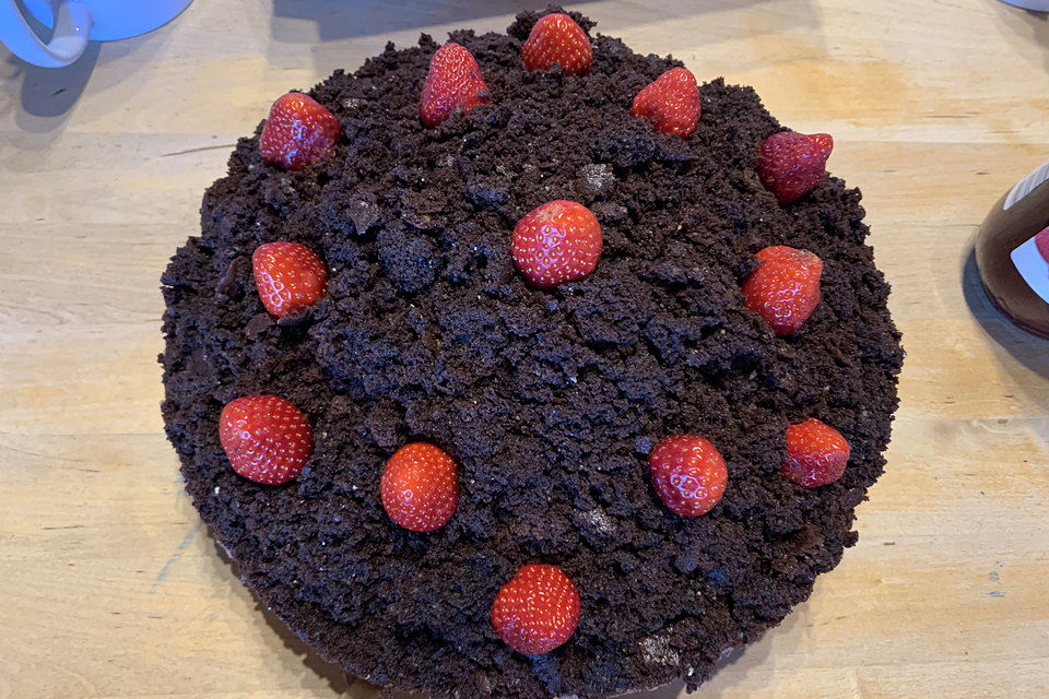 Maulwurf-Torte mit Erdbeeren