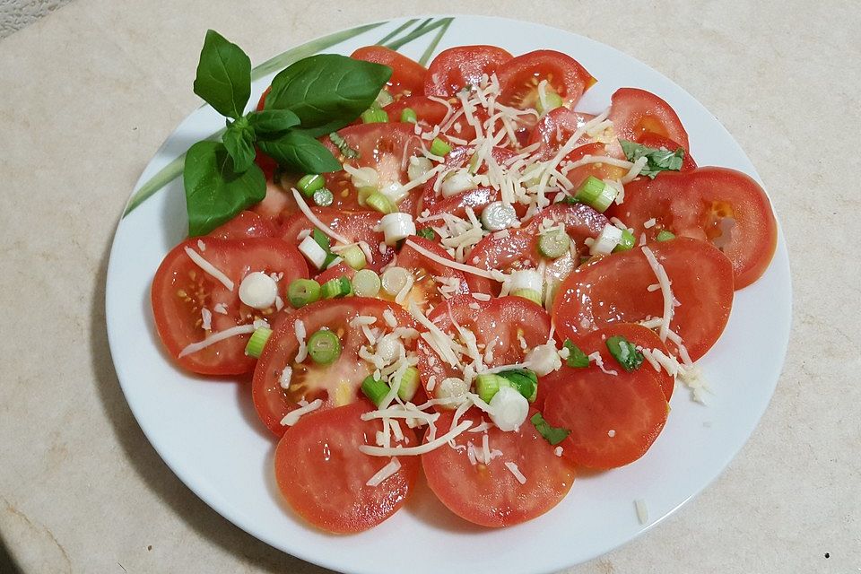 Tomatensalat mit Käse