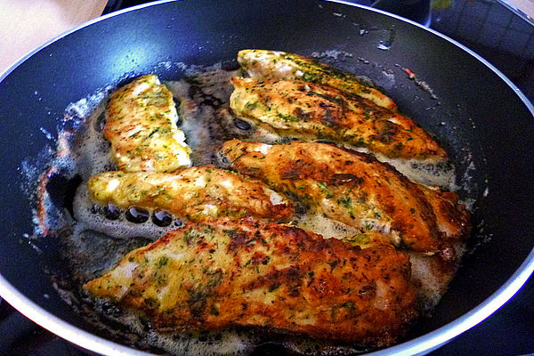 Panierte Hähnchenbrust mit Kräuterkruste von Maja72 | Chefkoch