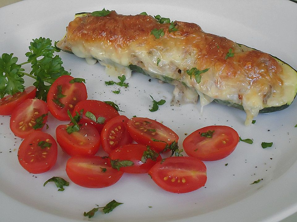 Gefüllte Zucchini mit Mozzarella und Tomate von 2Küchenfeen| Chefkoch
