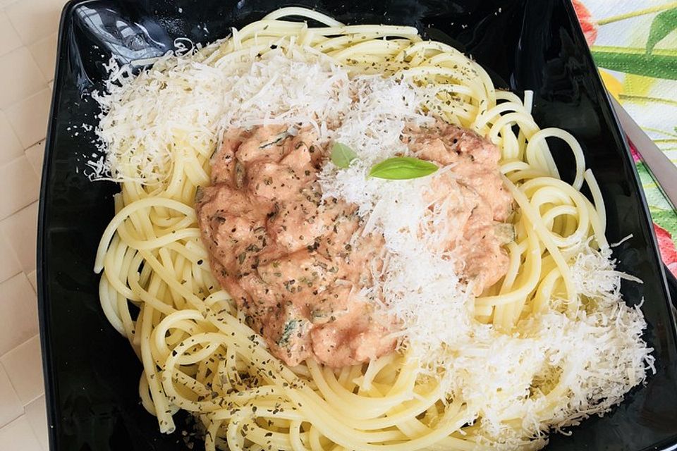 Spaghetti mit Zucchini - Ricotta - Tomatensauce