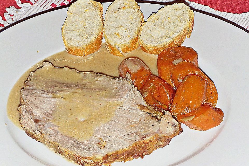 Schweinsbraten vom Hals mit viel Sauce