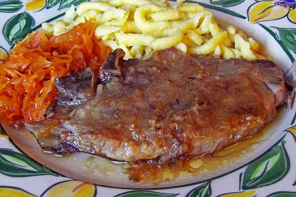 Schweinsbraten vom Hals mit viel Sauce