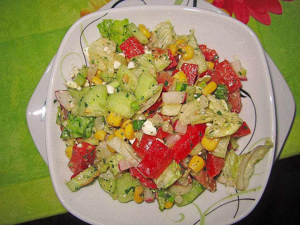 Bunter Salat mit Walnuss - Dressing von tina-71 | Chefkoch