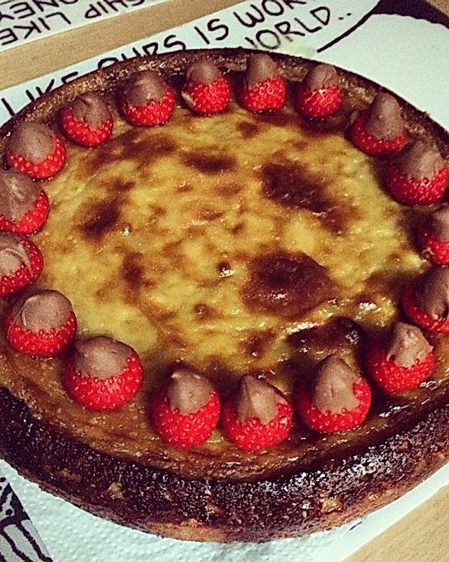 Rhabarber - Streusel - Cheesecake mit Erdbeeren