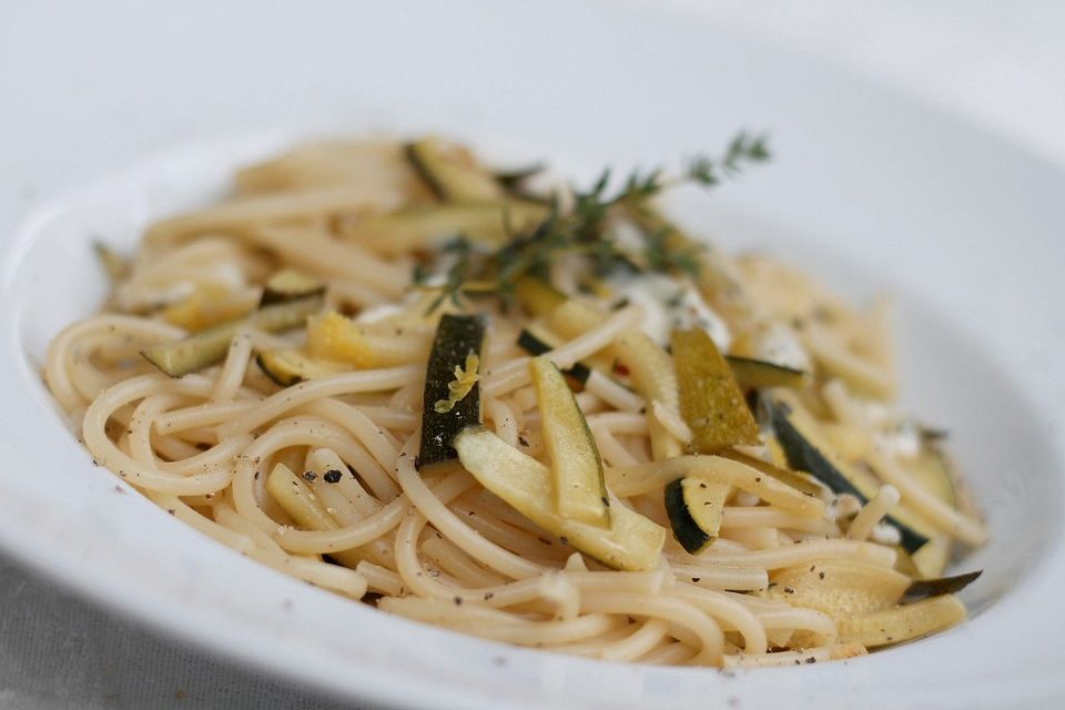 Zucchini-Zitronen-Spaghetti