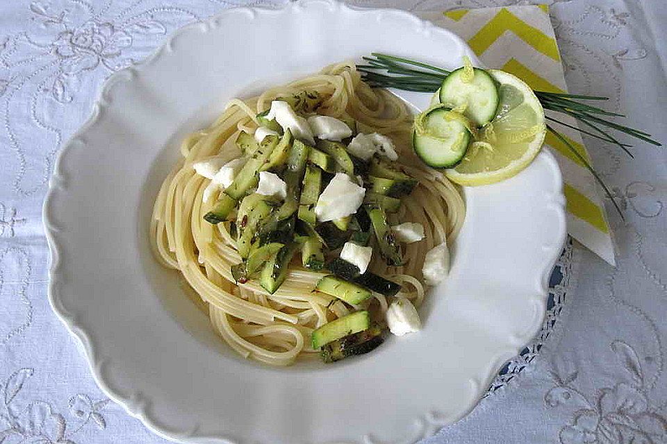 Zucchini-Zitronen-Spaghetti