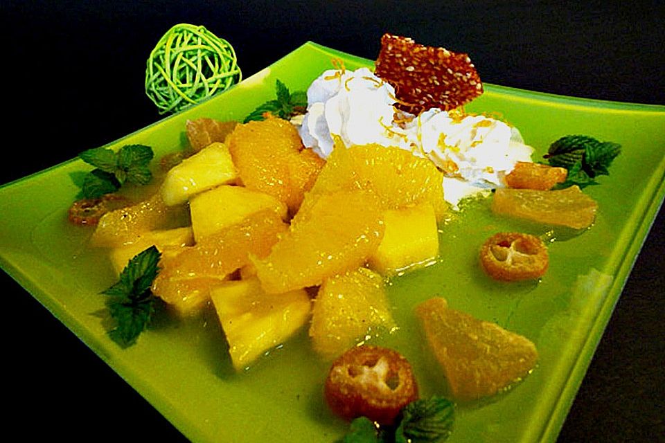 Orangen-Ananas-Kompott mit Ananaskrokant