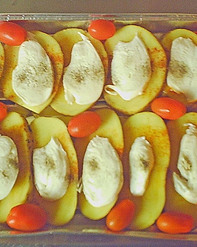 Grillkartoffel mit Mozarella und Tomate überbacken