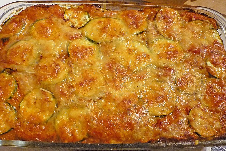 Tomaten - Zucchini - Mozzarella - Auflauf mit Zwieback