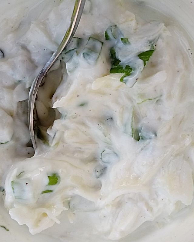Krautsalat mit Schmand und Joghurt