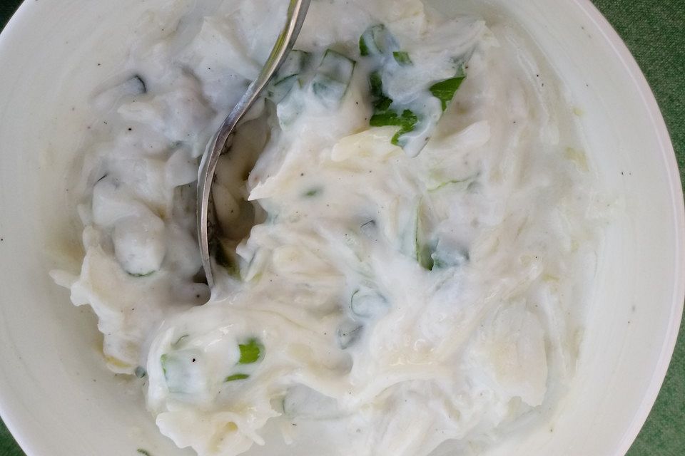 Krautsalat mit Schmand und Joghurt Krautsalat mit Schmand und Joghurt