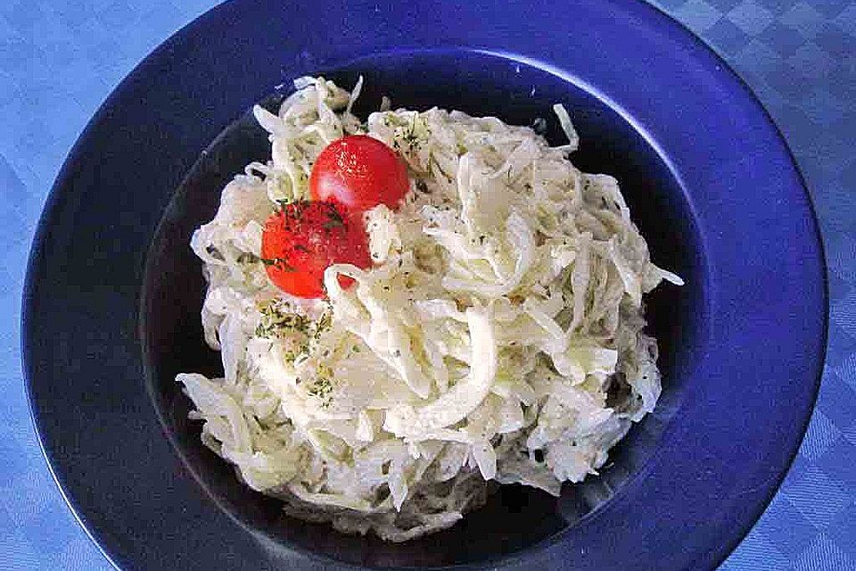Krautsalat mit Schmand und Joghurt Krautsalat mit Schmand und Joghurt