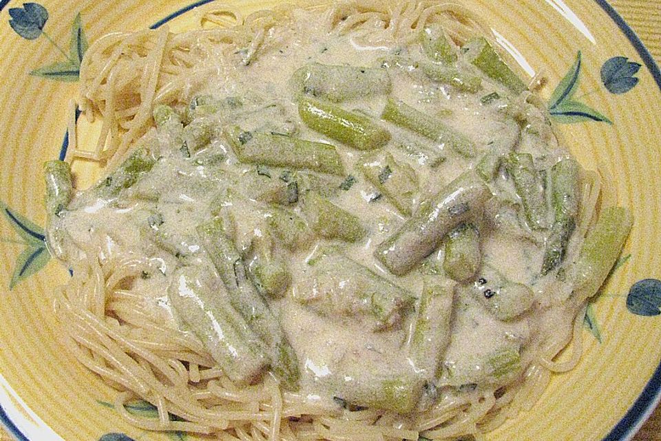 Pasta mit grünem Spargel