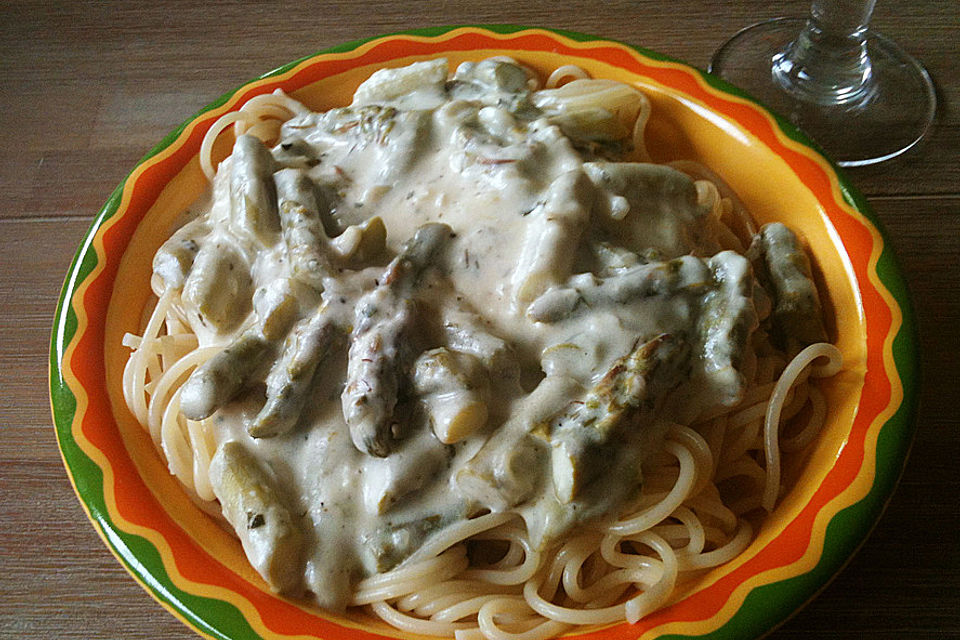 Pasta mit grünem Spargel