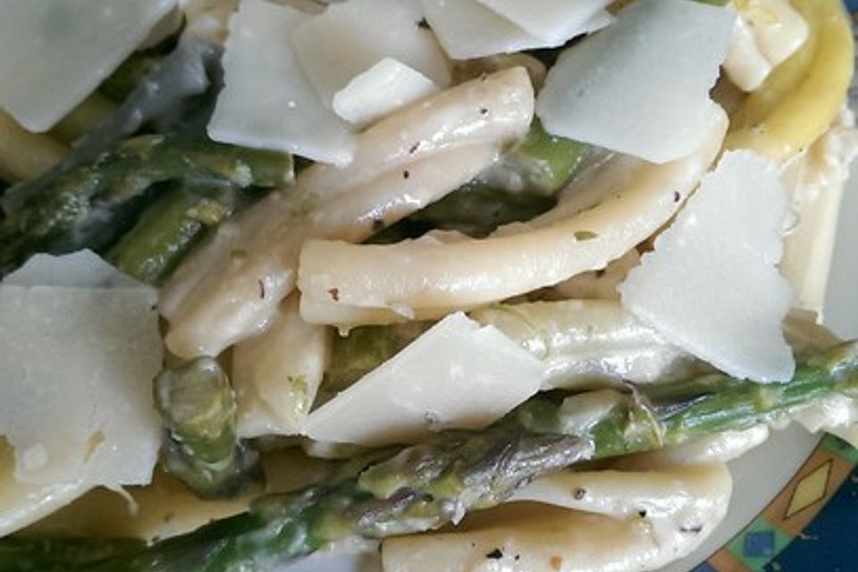 Pasta mit grünem Spargel