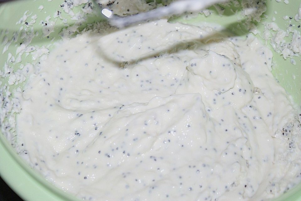 Kokos - Mohn - Creme mit Nektarinenpüree