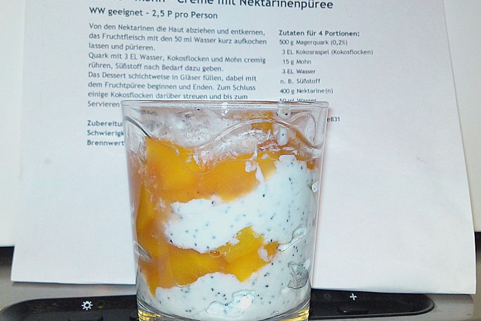 Kokos - Mohn - Creme mit Nektarinenpüree