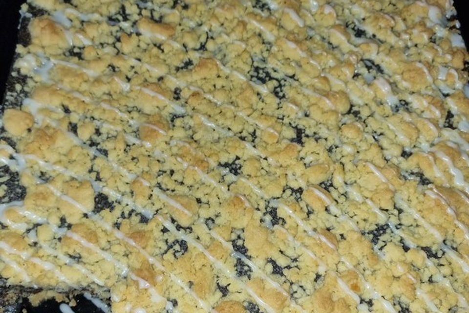 Leckerer Mohnkuchen mit Grieß Leckerer Mohnkuchen mit Grieß