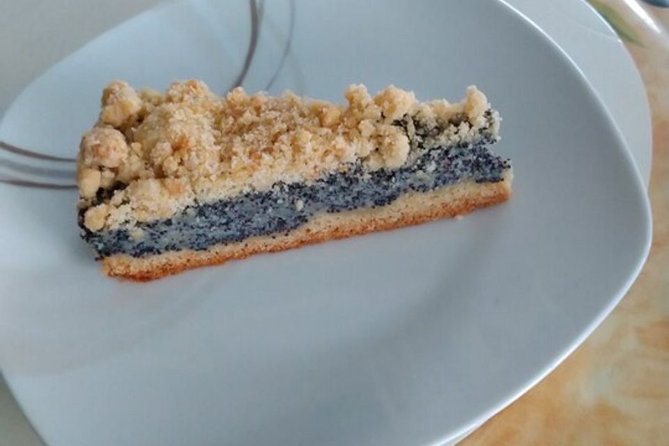 Leckerer Mohnkuchen mit Grieß Leckerer Mohnkuchen mit Grieß
