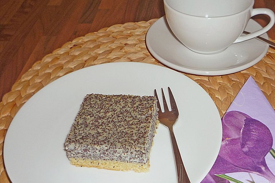 Leckerer Mohnkuchen mit Grieß Leckerer Mohnkuchen mit Grieß