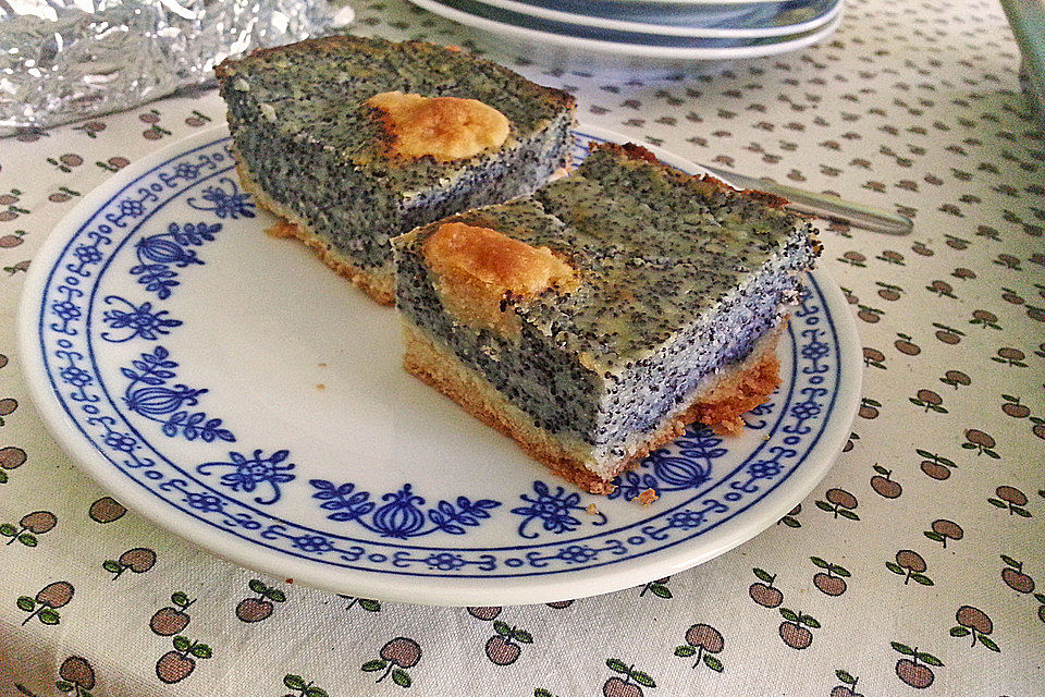 Leckerer Mohnkuchen mit Grieß Leckerer Mohnkuchen mit Grieß