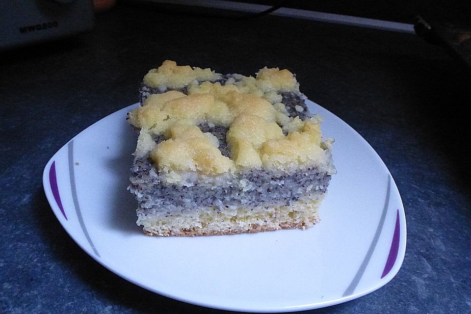 Leckerer Mohnkuchen mit Grieß Leckerer Mohnkuchen mit Grieß
