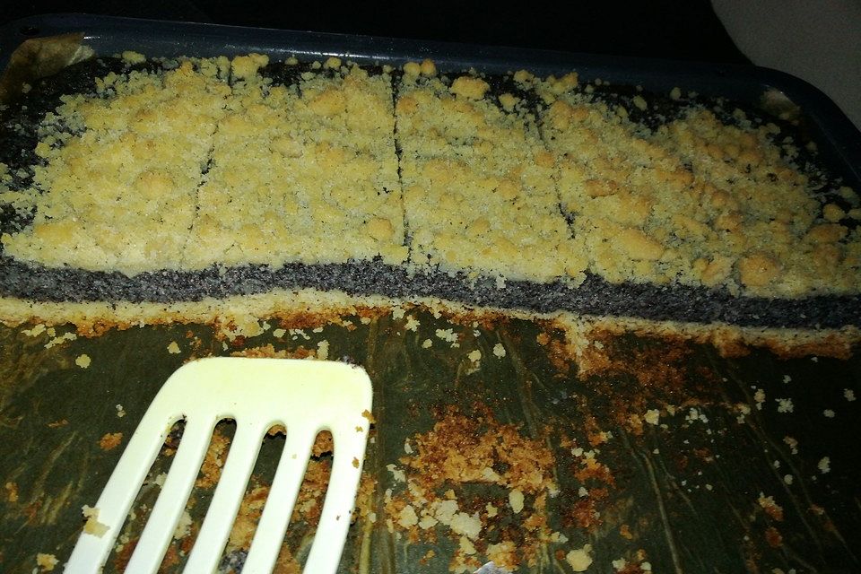 Leckerer Mohnkuchen mit Grieß Leckerer Mohnkuchen mit Grieß