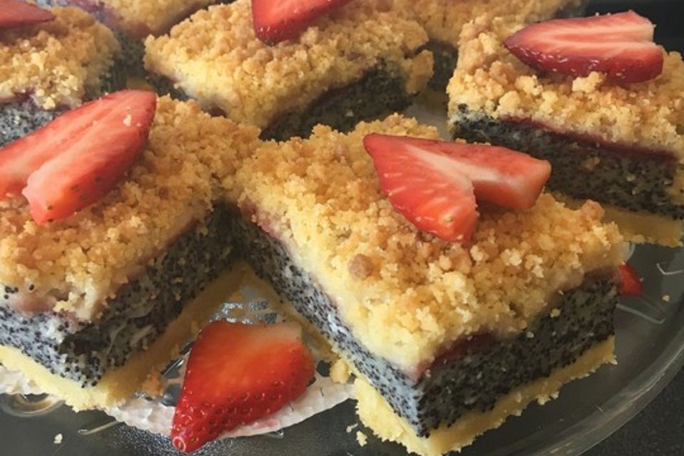 Leckerer Mohnkuchen mit Grieß Leckerer Mohnkuchen mit Grieß