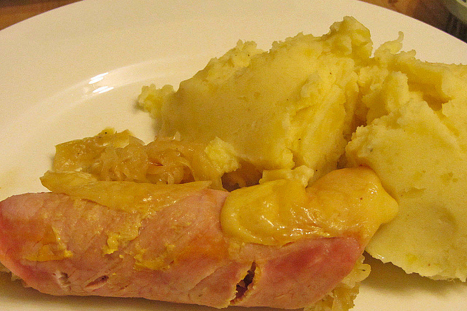 Schinkenröllchen mit Sauerkraut