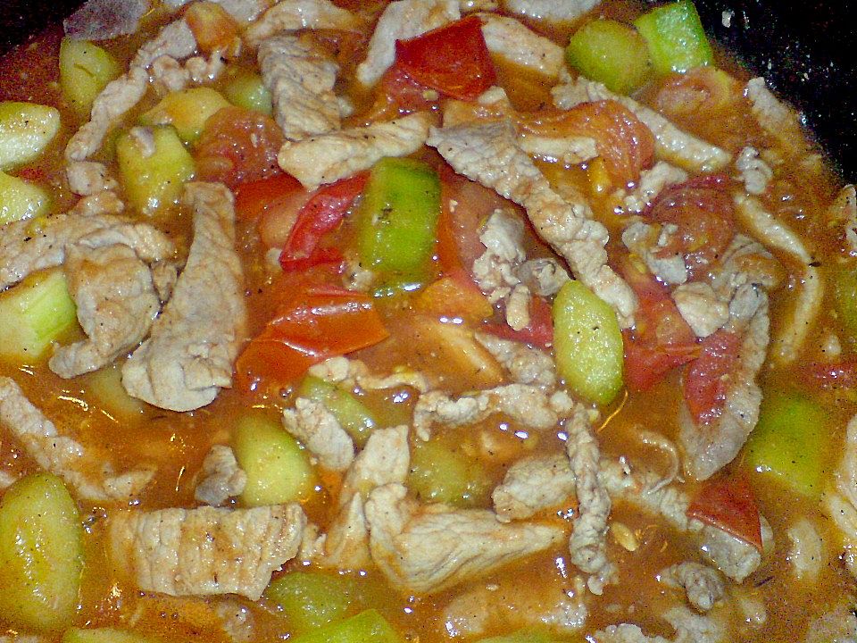 Schweinegeschnetzeltes mit Salatgurke, Tomaten und Thymian von Ginger88 ...
