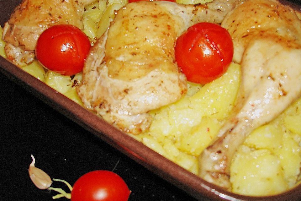 Provenzalische Hähnchenschenkel mit Knoblauchkartoffeln und Schmortomaten