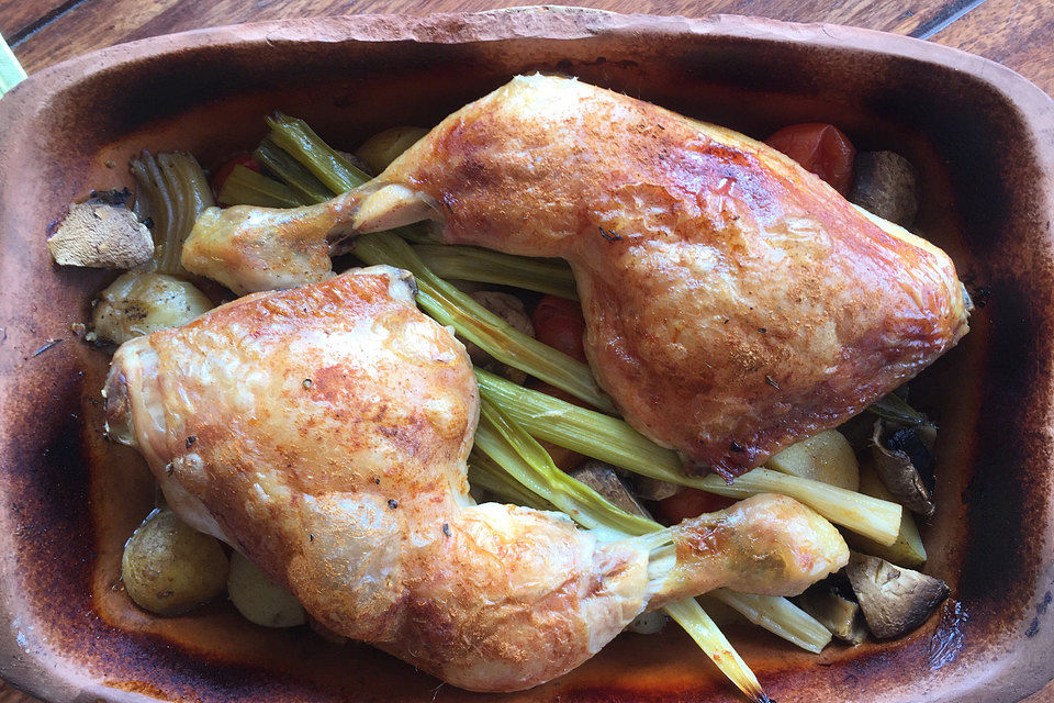 Hähnchen-Tomaten-Zwiebel-Kartoffel-Topf