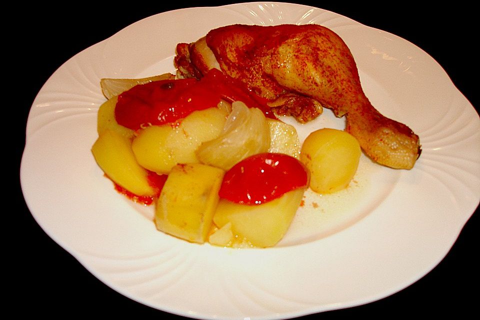 Hähnchen-Tomaten-Zwiebel-Kartoffel-Topf