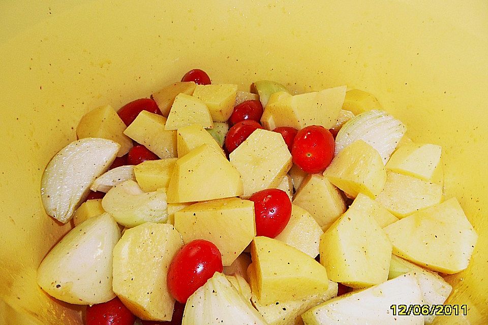 Hähnchen-Tomaten-Zwiebel-Kartoffel-Topf