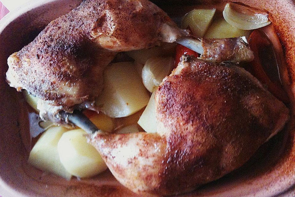 Hähnchen-Tomaten-Zwiebel-Kartoffel-Topf