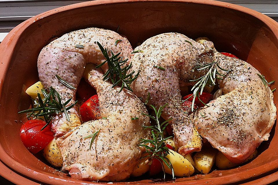 Hähnchen-Tomaten-Zwiebel-Kartoffel-Topf