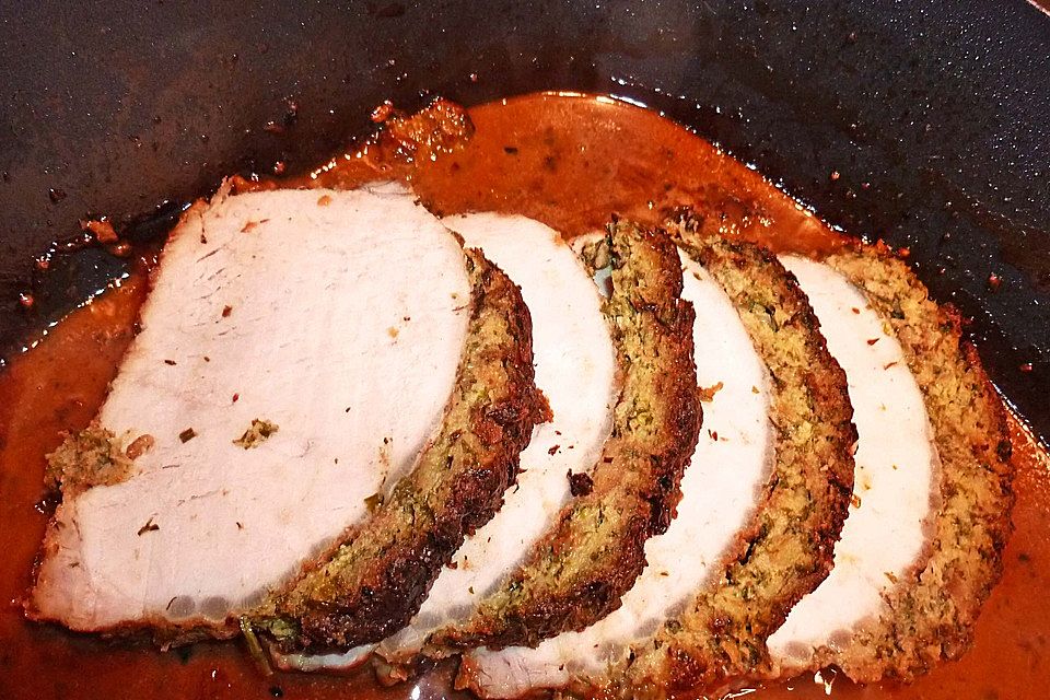 Schweinerückenbraten mit Kräuterkruste mit Pfifferlingen