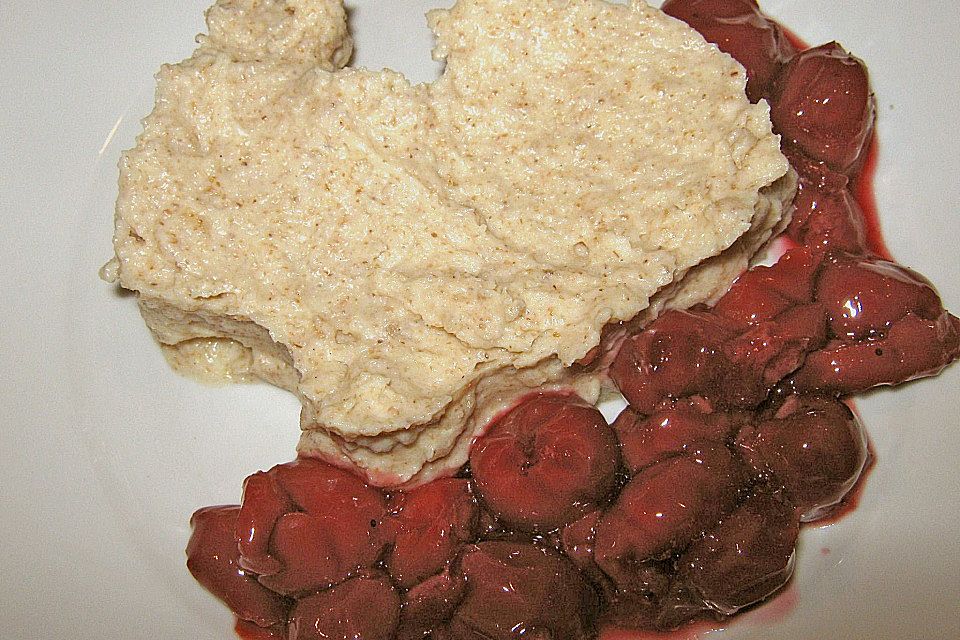 Grießflammeri mit Marzipan Grießflammeri mit Marzipan