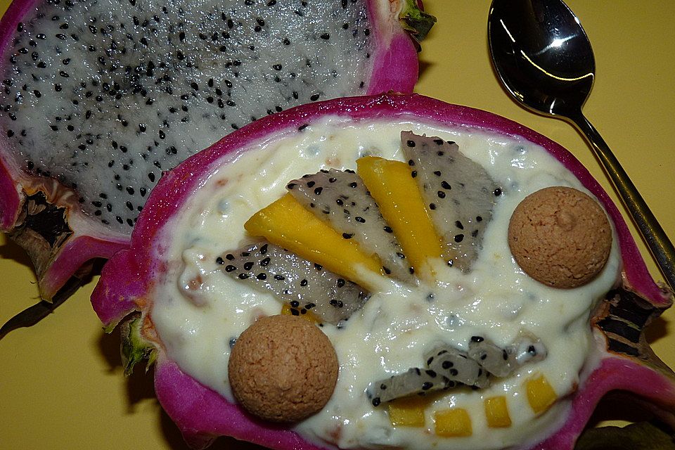 Creme von Pitahaya, Mango und weißem Schoggi - Joghurt