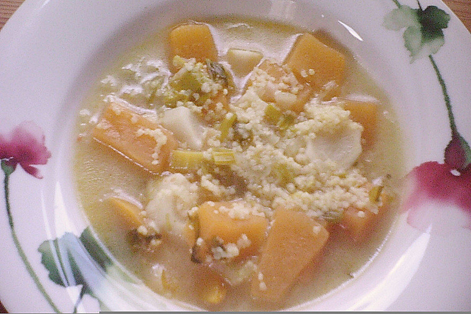 Bunte Gemüsesuppe mit Hirse