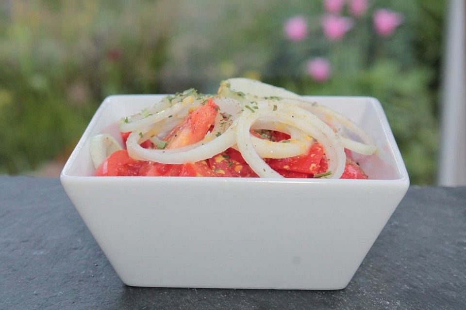 Tomaten - Zwiebel - Salat