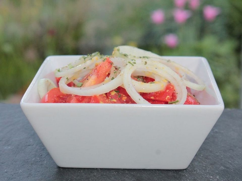 Tomaten - Zwiebel - Salat von SHanai | Chefkoch