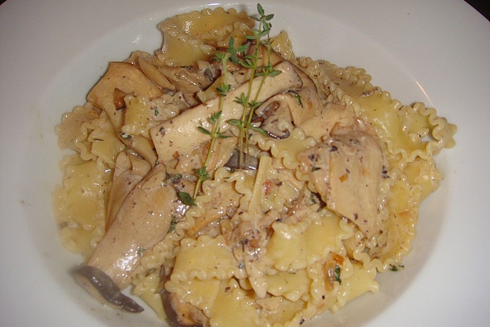 Parpadelle mit Kräuterseitlingen und Thymian