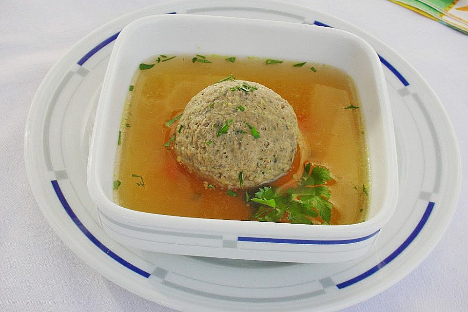 Leberknödelsuppe