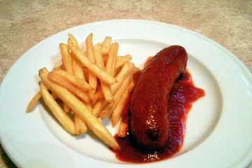 Currywurst In Sosse Mit Selbst Gemachten Pommes Von Mcmoe Chefkoch