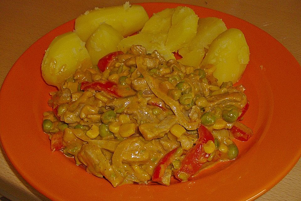 Schweinegeschnetzeltes  mit Paprika, Mais und Erbsen