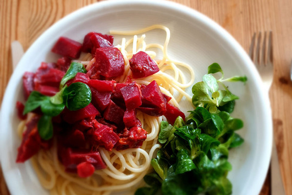 Spaghetti mit Randen-Gorgonzola-Sauce