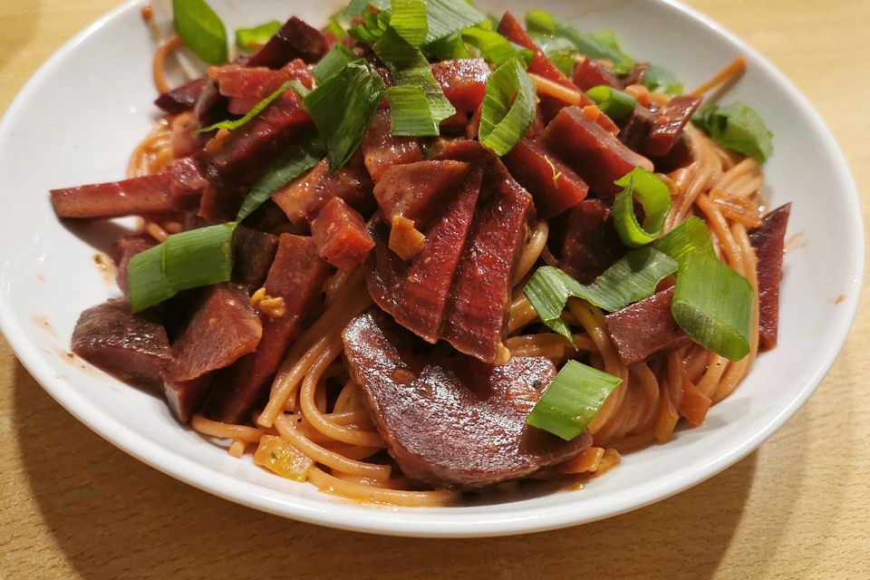 Spaghetti mit Randen-Gorgonzola-Sauce