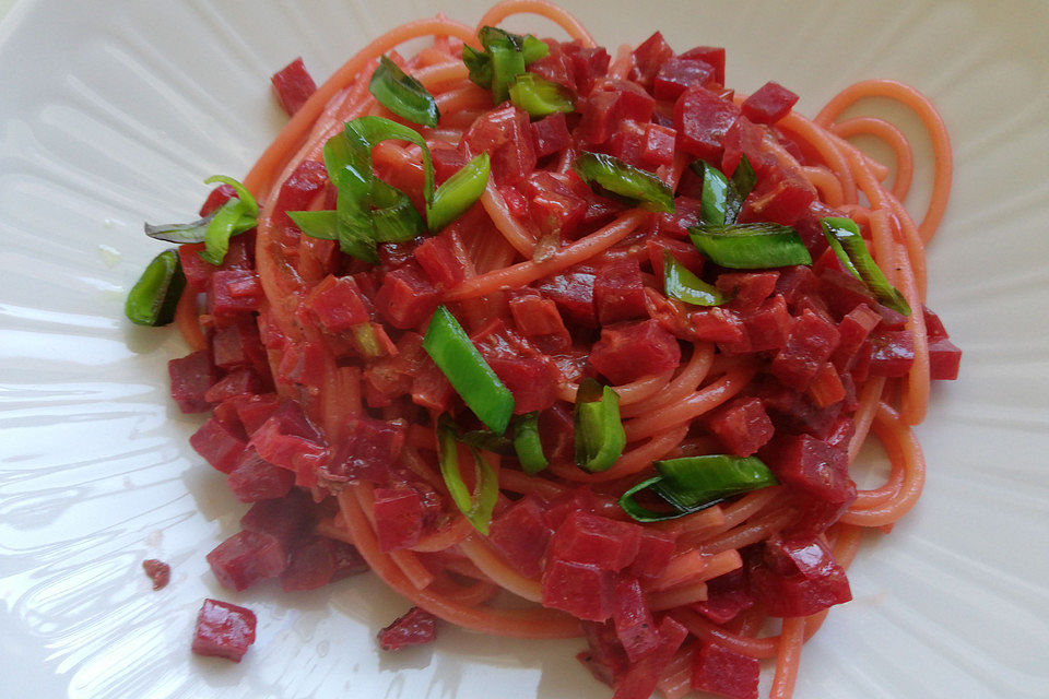 Spaghetti mit Randen-Gorgonzola-Sauce